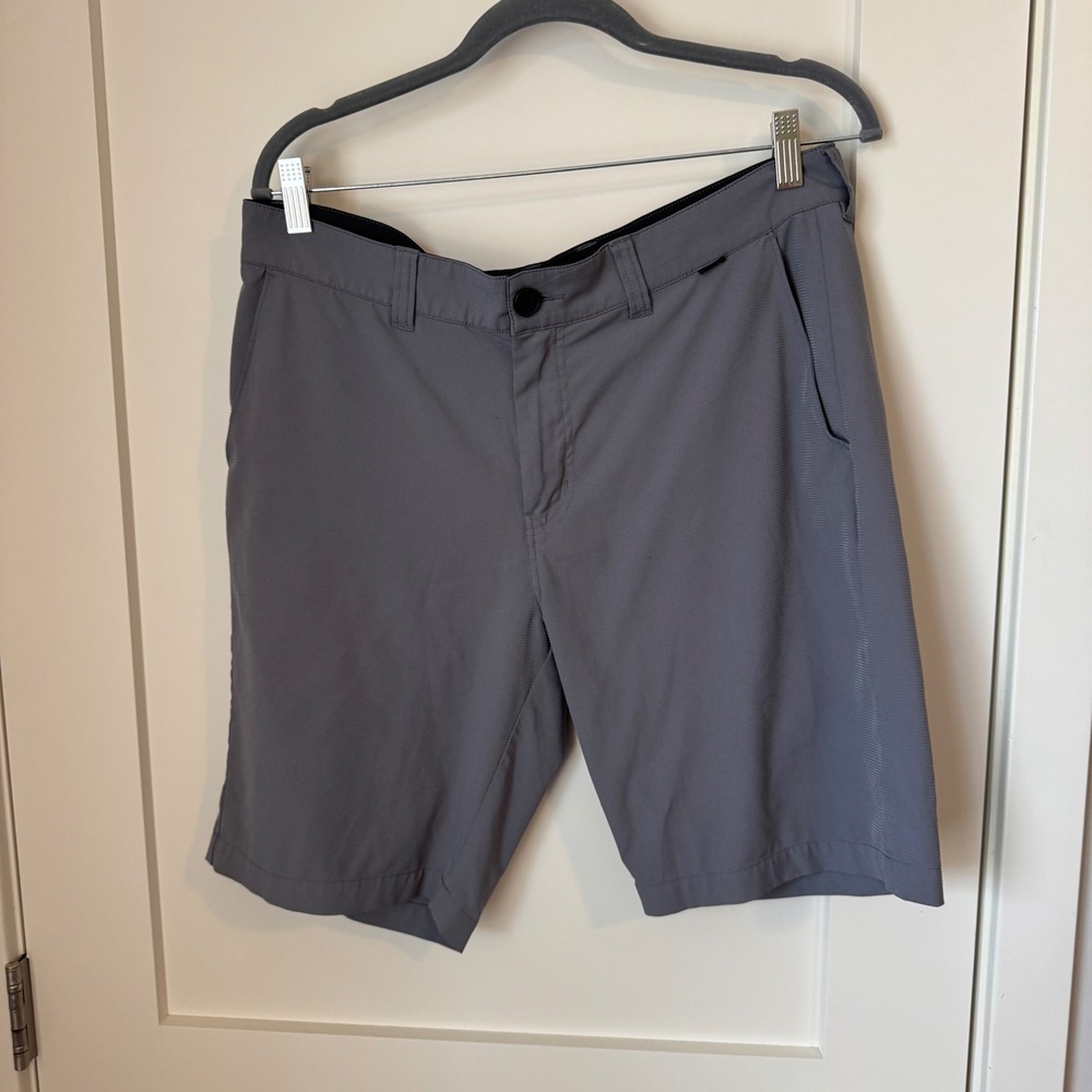 Travis Mathew Mens Grey Performance Golf Shorts Size 34 Stretch Polyester Blend